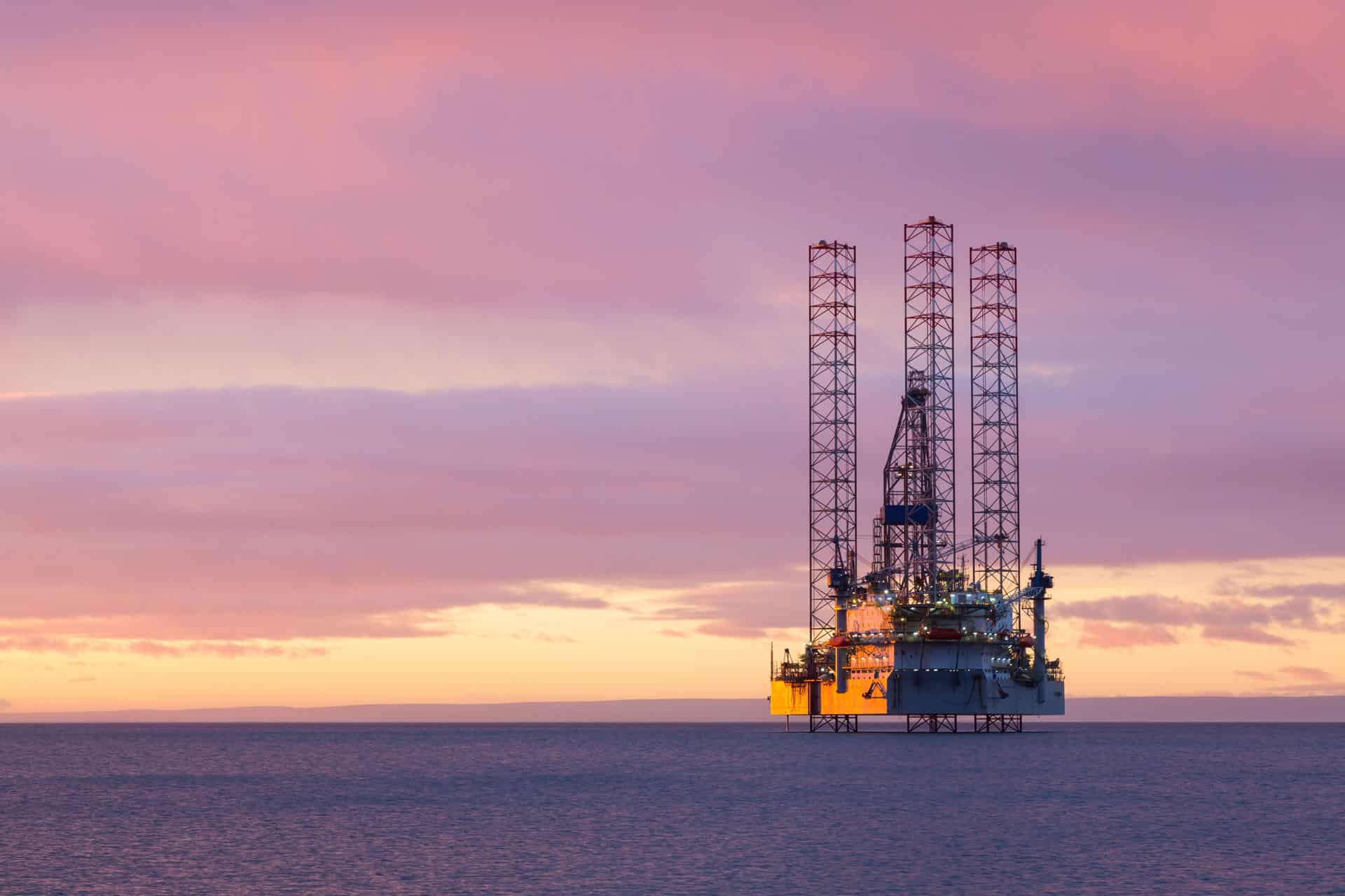 Oil drilling oplatform out at sea