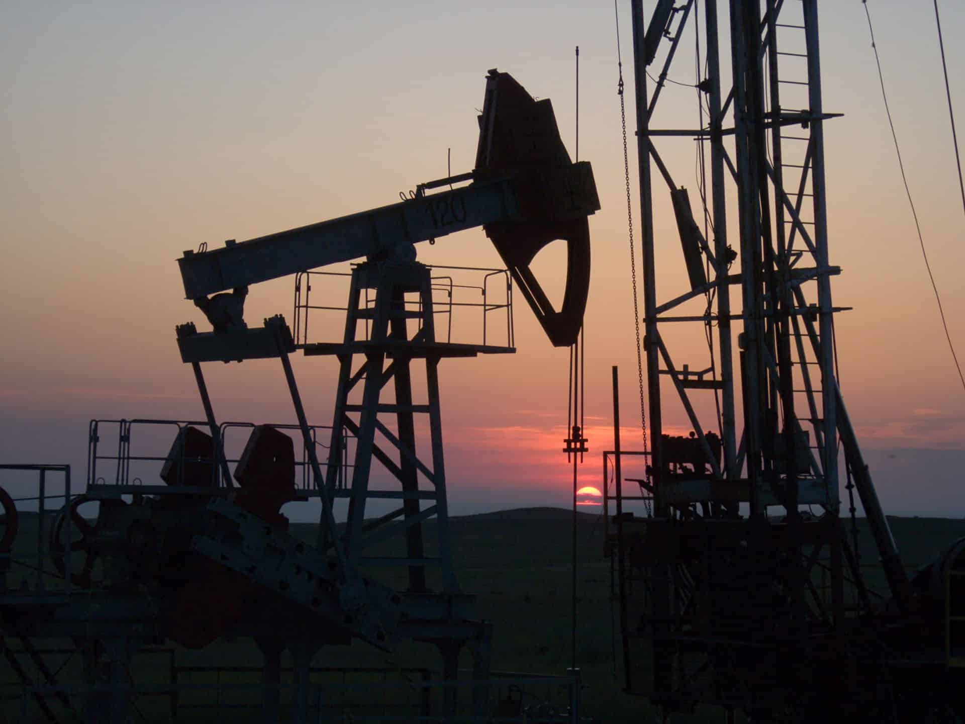 Cable tray sealing through walls